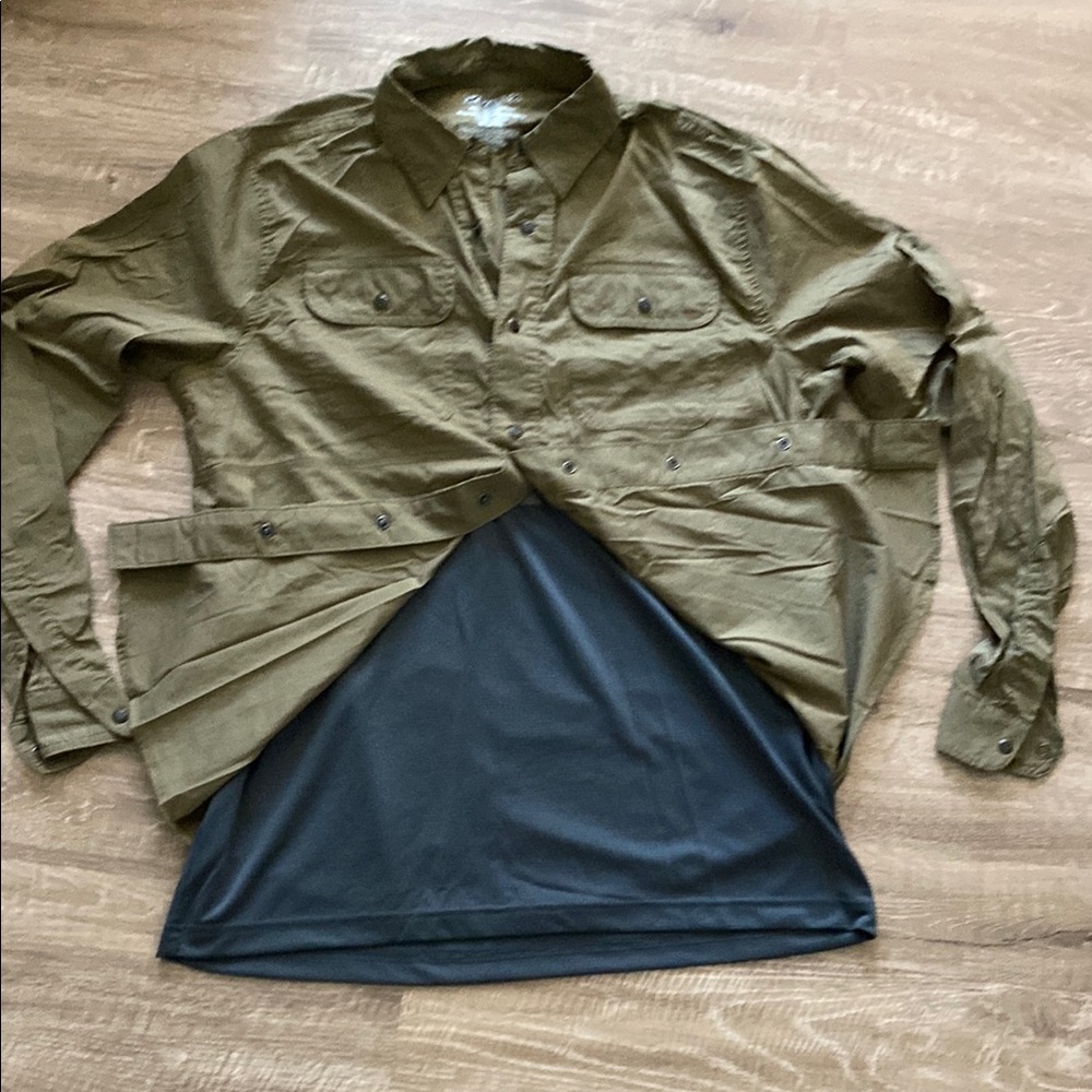 Men’s LARGE VERTEX pull over / button down- concealment shirt